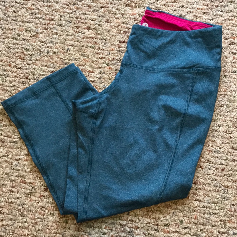 Old Navy Active fitted cropped workout leggings